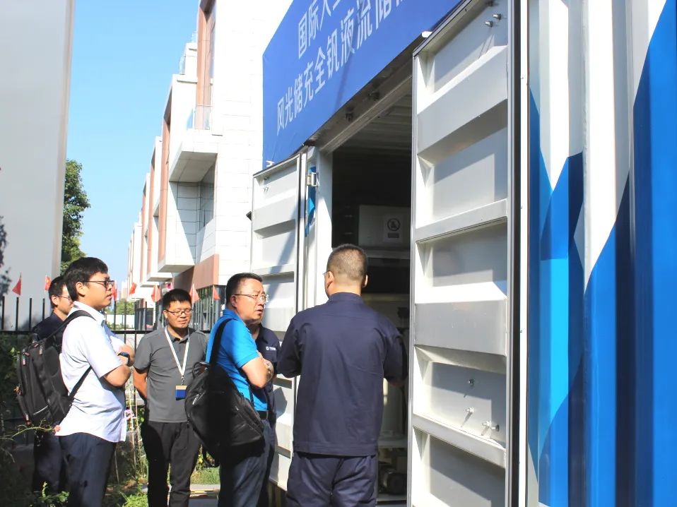 企業(yè)動(dòng)態(tài)  熱烈歡迎藍(lán)曉科技領(lǐng)導(dǎo)一行蒞臨中鈉儲(chǔ)能參觀考察3.jpg