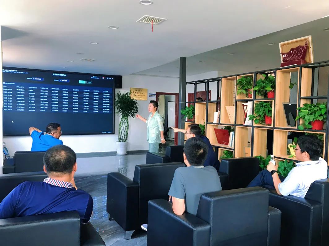 企業(yè)動(dòng)態(tài)  熱烈歡迎藍(lán)曉科技領(lǐng)導(dǎo)一行蒞臨中鈉儲(chǔ)能參觀考察4.jpg