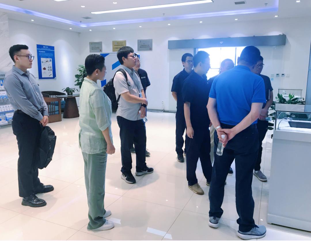企業(yè)動(dòng)態(tài)  熱烈歡迎藍(lán)曉科技領(lǐng)導(dǎo)一行蒞臨中鈉儲(chǔ)能參觀考察6.jpg